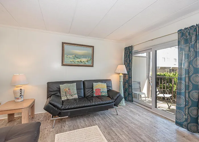 Ocean Block Retreat Sleeps 6!
