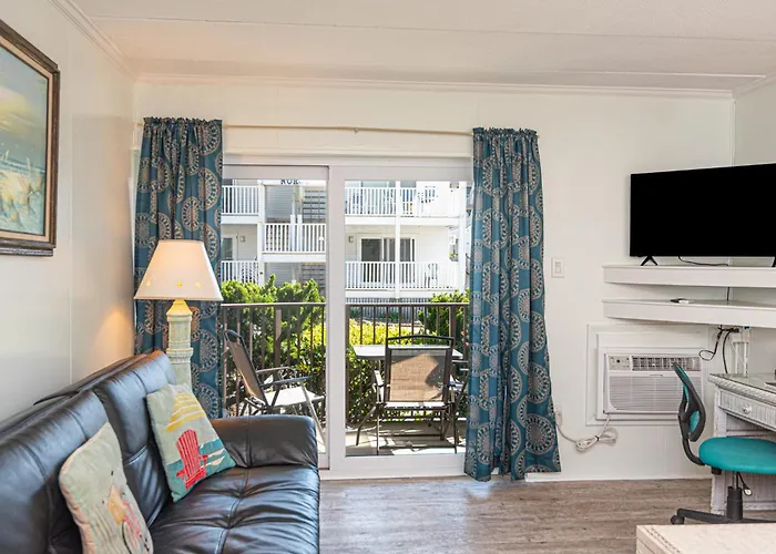 Holiday home Ocean Block Retreat Sleeps 6!