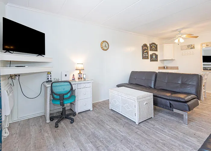 Holiday home Ocean Block Retreat Sleeps 6!