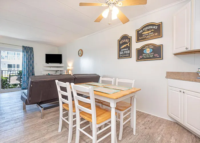 Ocean Block Retreat Sleeps 6! *