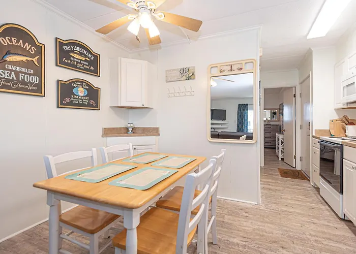 Ocean Block Retreat Sleeps 6! *