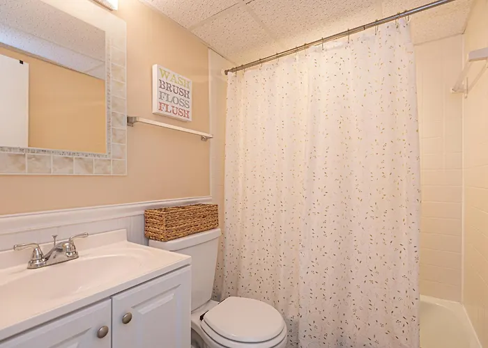 Holiday home Ocean Block Retreat Sleeps 6! *