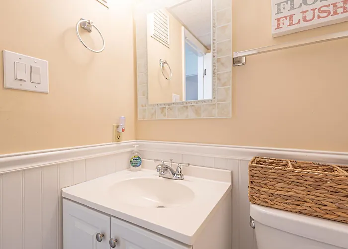 Ocean Block Retreat Sleeps 6!