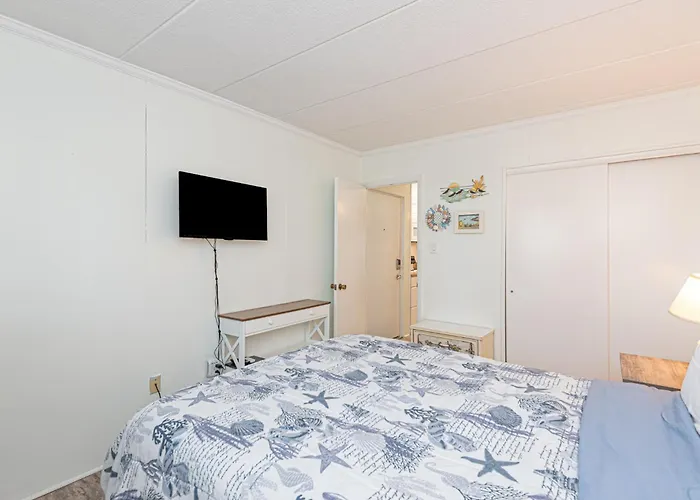 Ocean Block Retreat Sleeps 6! Holiday home