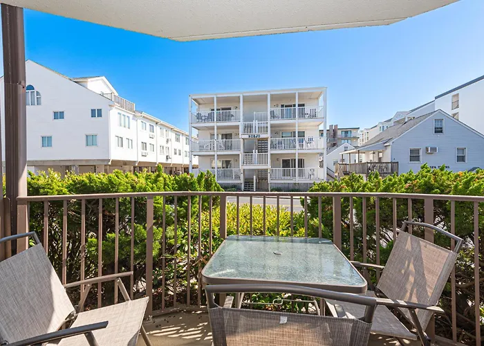 Holiday home Ocean Block Retreat Sleeps 6! *