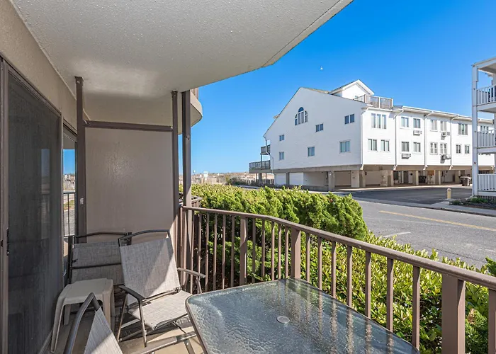 Ocean Block Retreat Sleeps 6! Holiday home