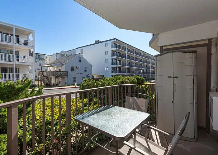 Ocean Block Retreat Sleeps 6! Holiday home *